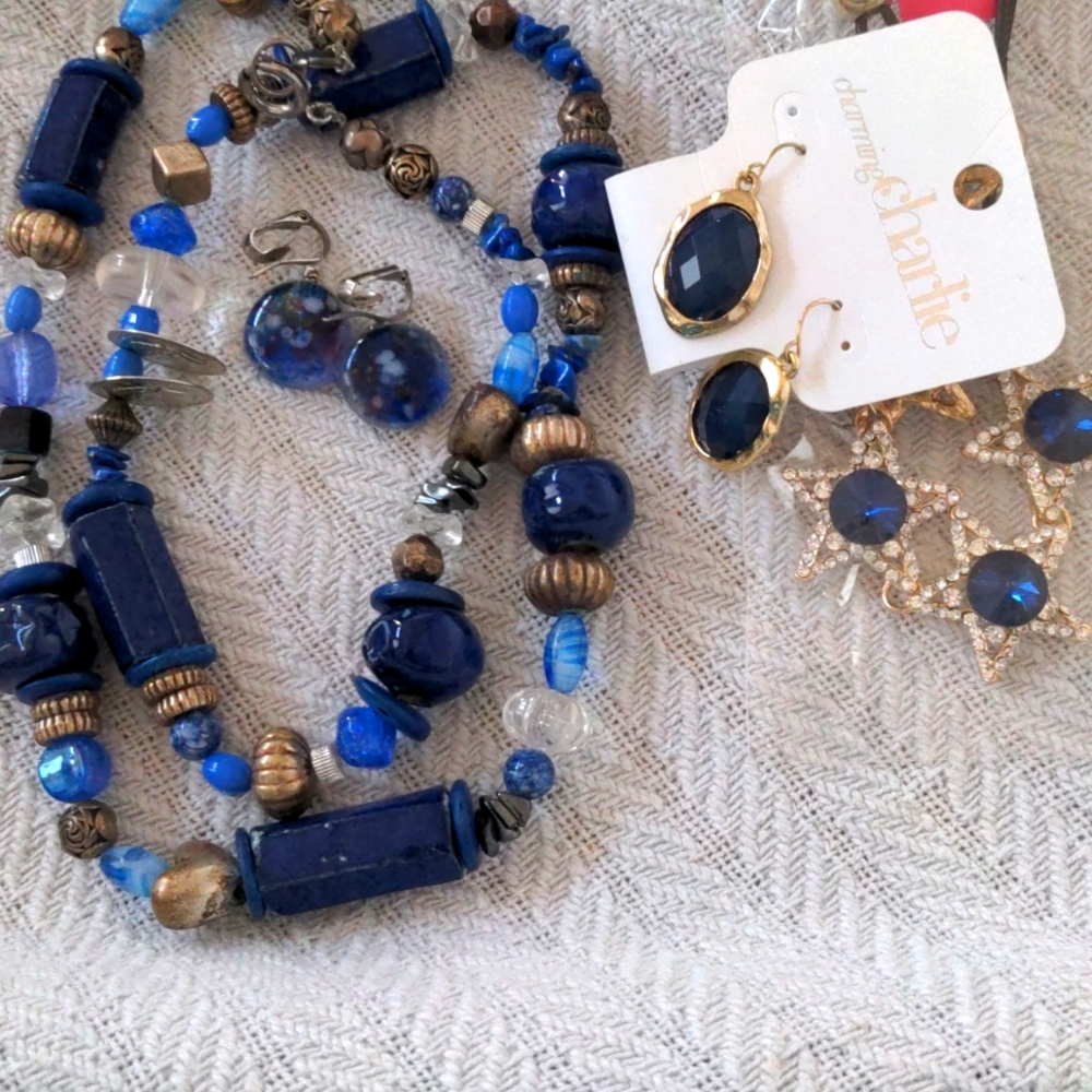 A280 🔥 5 For $35 🔥 Two 💙 Necklaces With Coordinating Earrings 🌀
